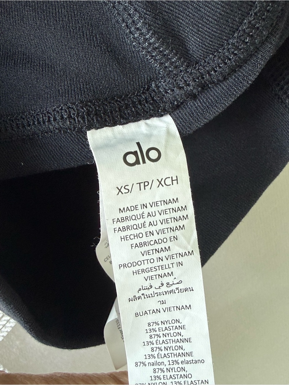 ALO Yoga High-Waist Black Airbush 5 inch Bike Shorts Size XS - Picture 3 of 4